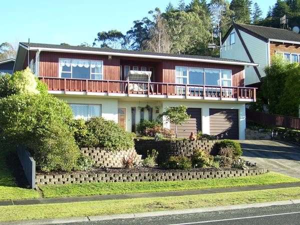 Solid Home - Great Views Picture 1