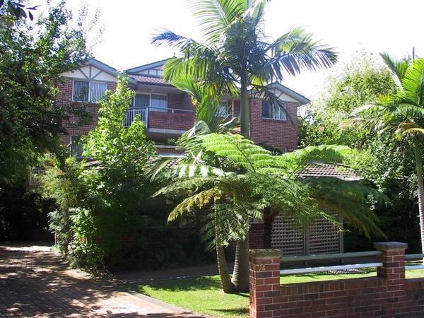 WOW! WHAT A GLAMOUR!!! Picture 1