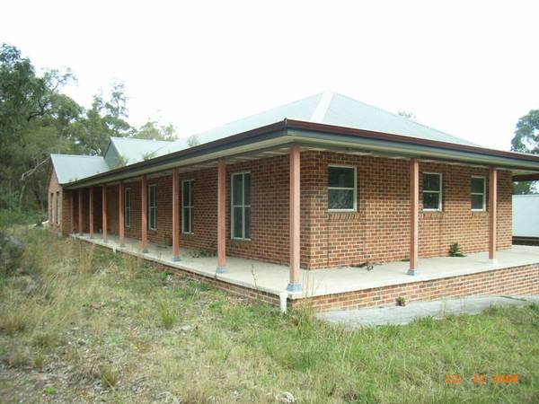 5 BEDROOM HOME & 3 BEDROOM GRANNY FLAT Picture 1