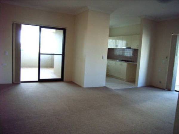 LIVE IN ABSOLUTE LUXURY !! Picture 3