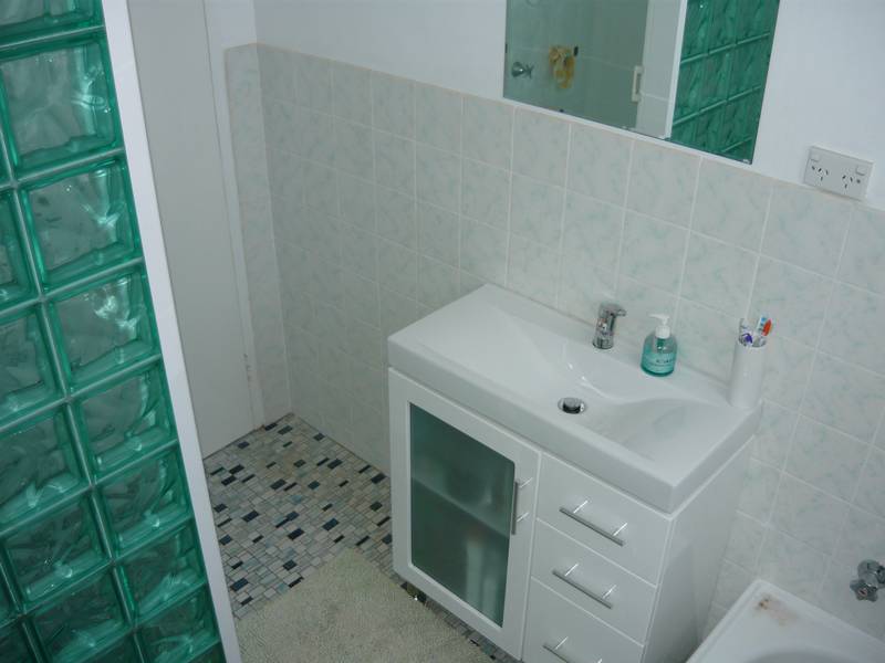 WOW! GREAT LOCATION!! Picture 2