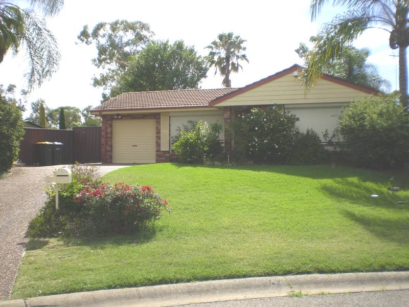 SPACIOUS HOME ON LARGE BLOCK Picture 1