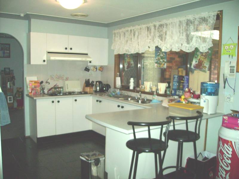 SPACIOUS HOME ON LARGE BLOCK Picture 2