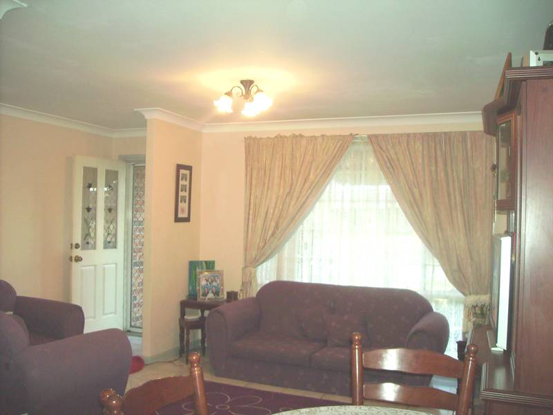 HUGE CORNER BLOCK WITH 2 ENTRANCES Picture 3