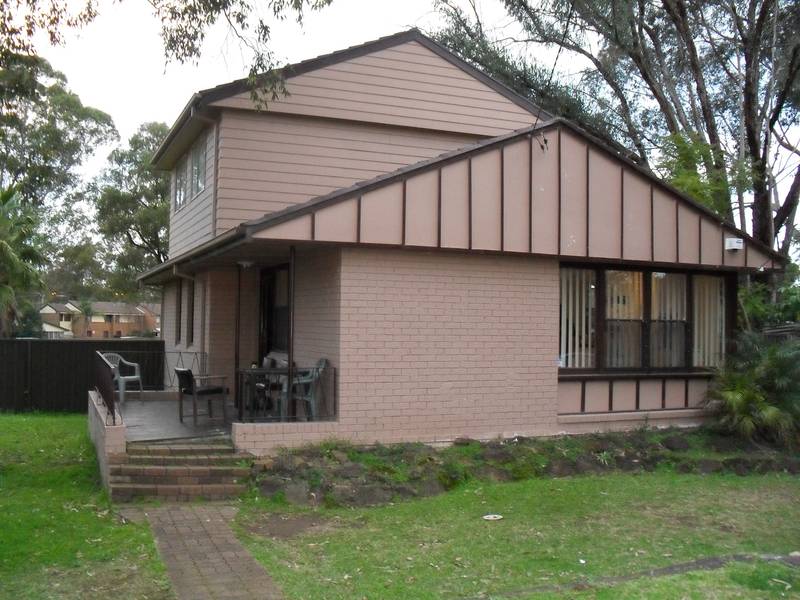 HUGE HOME... Picture 1