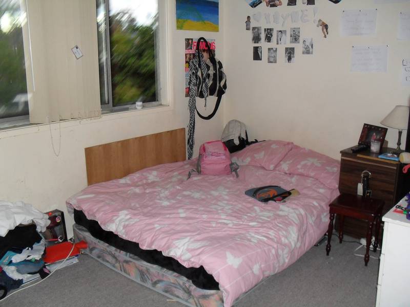 HUGE HOME... Picture 3