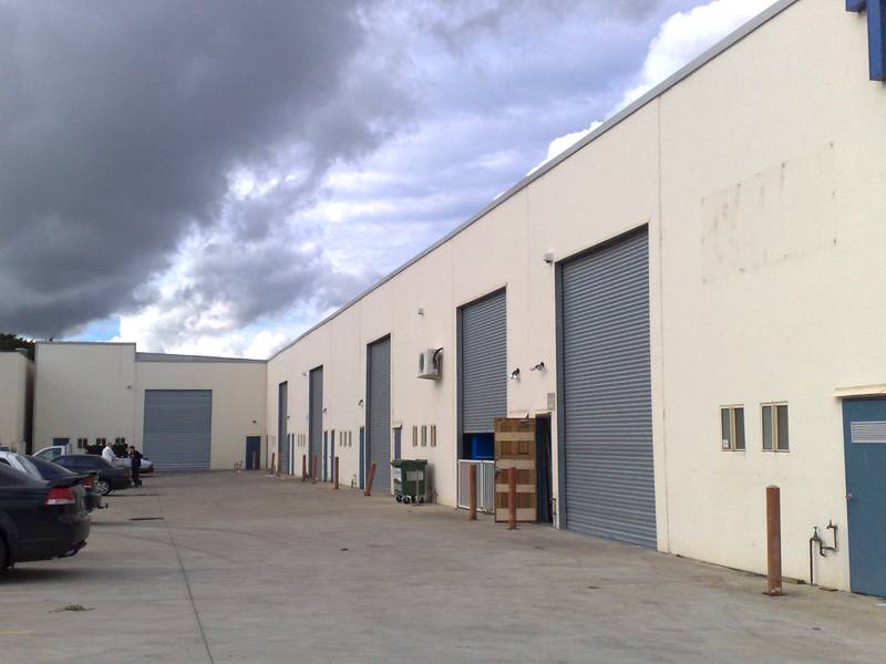 IN A MID SIZE COMPLEX Picture 2