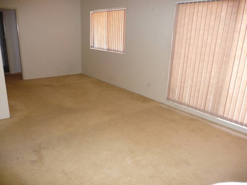 TOP LEVEL TWO STOREY 172M2 PENTHOUSE! Picture 3