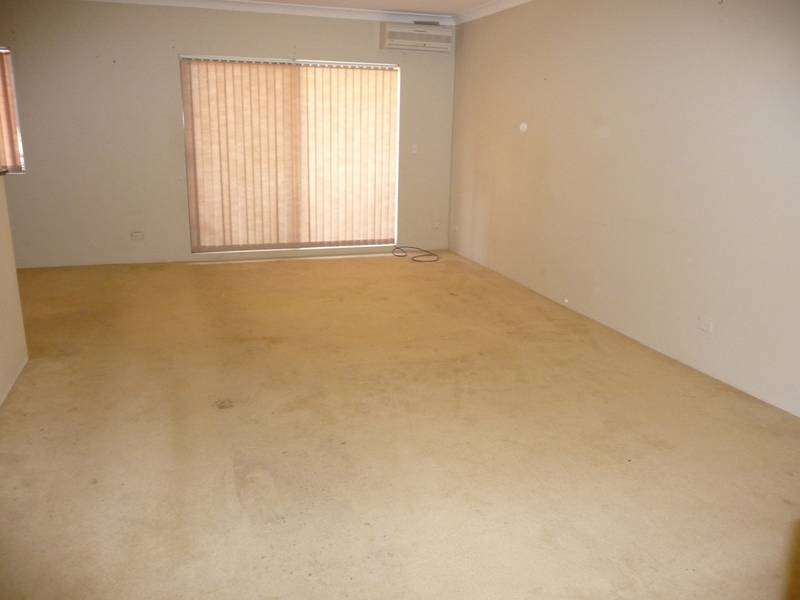 TOP LEVEL TWO STOREY 172M2 PENTHOUSE! Picture 2