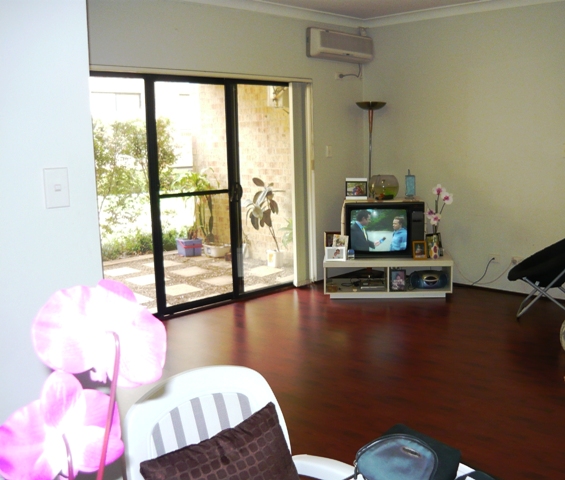 OPPOSITE SYDNEY'S WORLD FAMOUS ROSEHILL GARDENS RACECOURSE!!! Picture 2