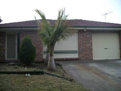 10 SECONDS TO SHOPS 30 SECONDS TO SCHOOLS! Picture