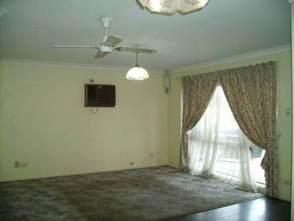 10 SECONDS TO SHOPS 30 SECONDS TO SCHOOLS! Picture 2