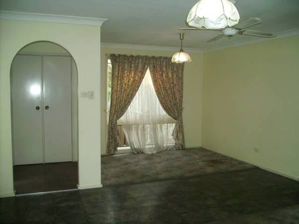 10 SECONDS TO SHOPS 30 SECONDS TO SCHOOLS! Picture 3