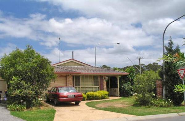 STOP !!!
LOOK AT ME!! Picture 1