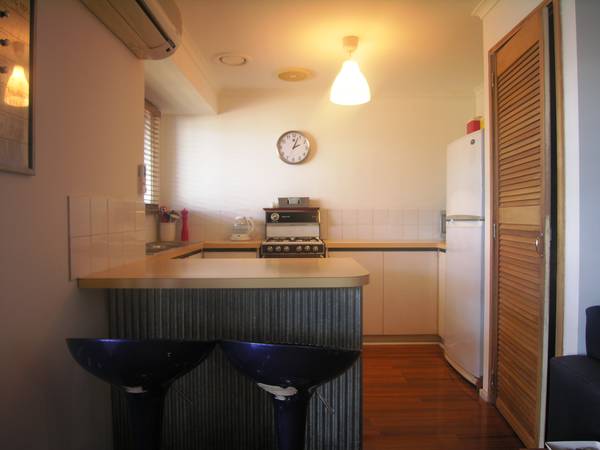 STYLISH RENOVATION WITH GREAT LIVING Picture 3