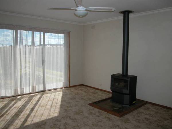 Lara Home on Acres Picture 2