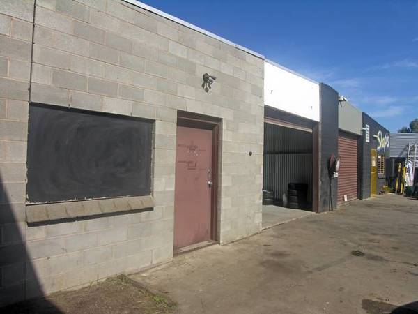 LOCATED IN A PRIME POSITION Picture 1