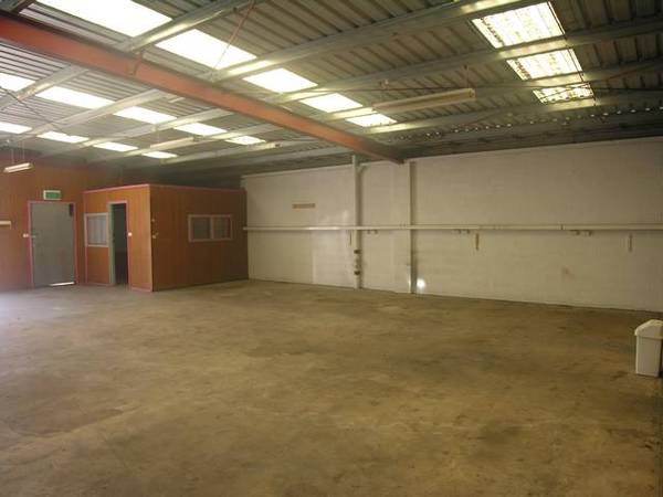 LOCATED IN A PRIME POSITION Picture 2