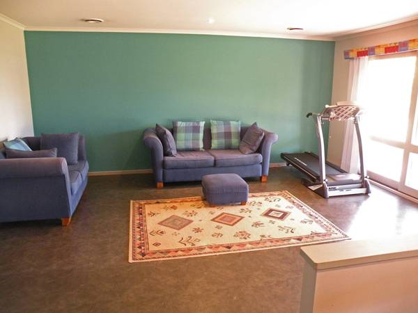 FAMILY ENTERTAINER Picture 3