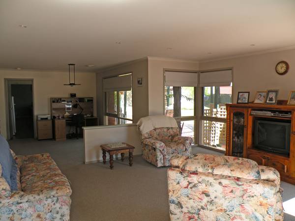 FAMILY ENTERTAINER Picture 2