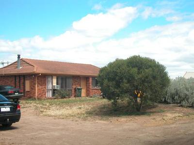 Lara Home on Acres Picture Lara Home on Acres Picture