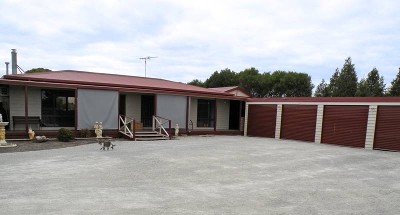 ARE YOU LOOKING FOR ACREAGE WITH LARGE HOME AND QUALITY SHEDDING?......... Picture