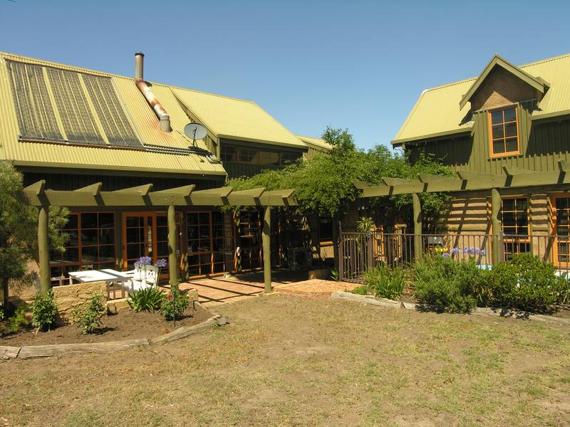 Attractive Exectutive Home
in Anakie Picture Attractive Exectutive Home
in Anakie Picture