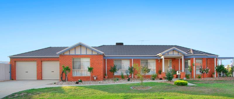 BIG YARD, 3 BRM + STUDY Picture 1