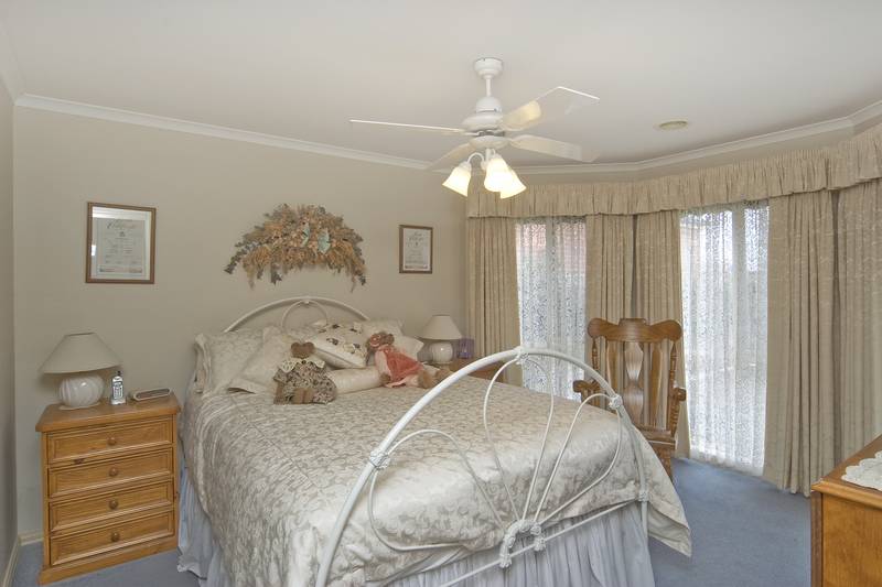 Genuine 4 Bedroom & 3 Living! Picture 3