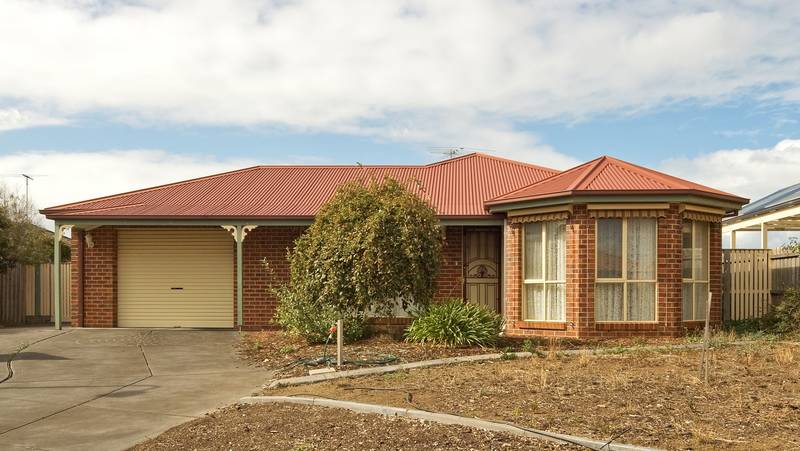 Genuine 4 Bedroom & 3 Living! Picture 1