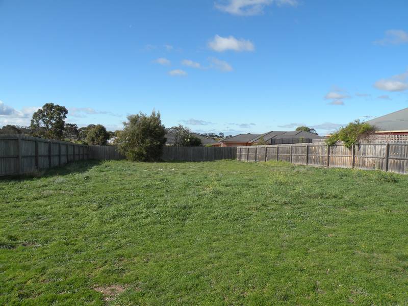 VACANT COURT BLOCK IN LAKELANDS Picture 1