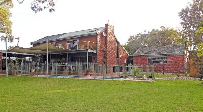 "THE ENTERTAINER" on a HUGE 1/4 Acre Block Picture "THE ENTERTAINER" on a HUGE 1/4 Acre Block Picture