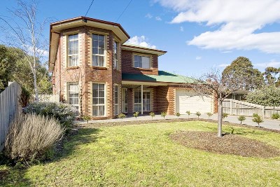 PARK VIEWS FOR THIS IMPRESSIVE FAMILY HOME Picture