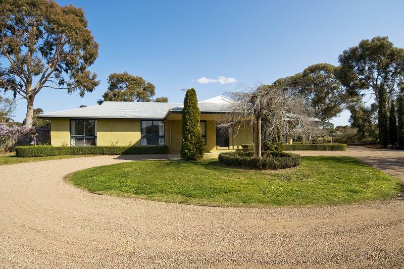 PURE ACREAGE PARADISE! Picture 1