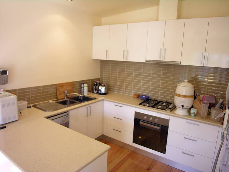 STYLISH NEW TOWNHOUSE Picture 2