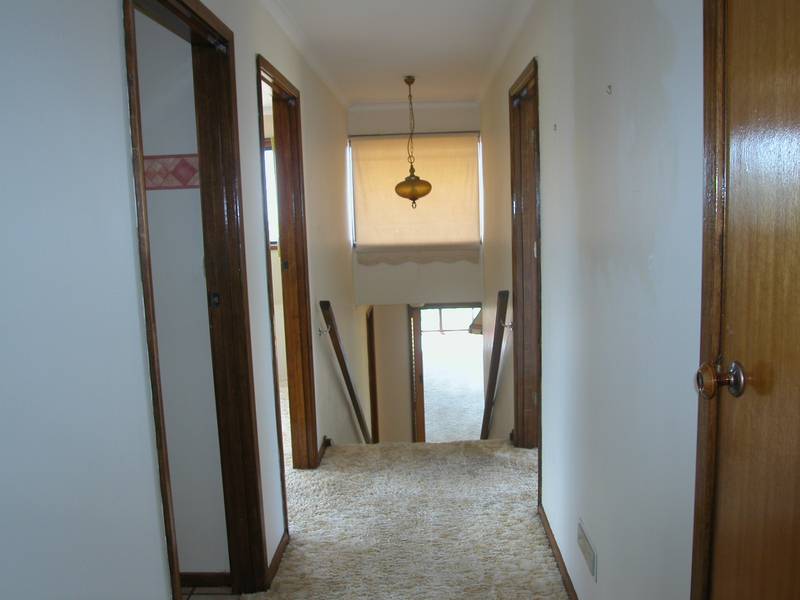 Large Home with Panoramic View Picture 3