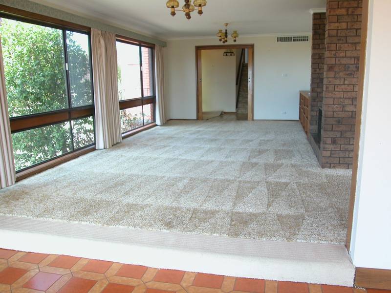 Large Home with Panoramic View Picture 1