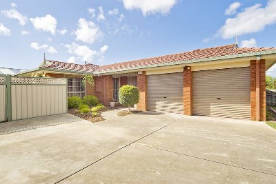 THE PERFECT FAMILY HOME ALL READY TO MOVE IN TO.. Picture