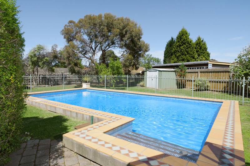 A Lifestyle Opportunity on 882m2 block! Picture 3