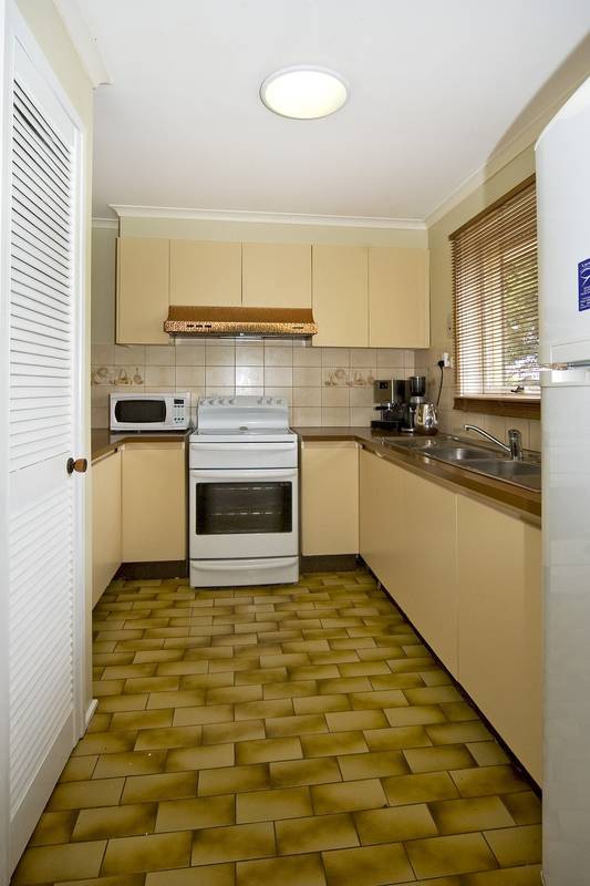 EXTRA LIVING IN QUIET COURT Picture 2