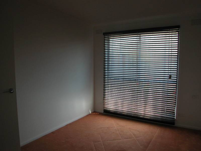 Large 1 bedroom Unit in Quiet location Picture 2