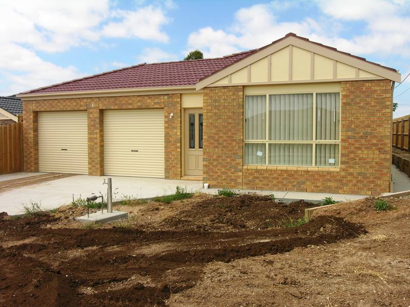 BRAND NEW 4 BEDROOM Picture 1