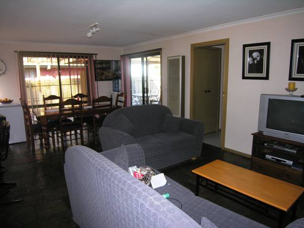 WARM & INVITING Picture 2