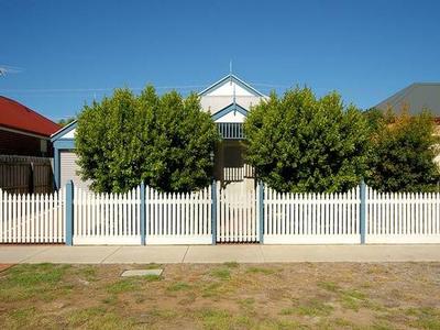 CLASSY COTTAGE Picture