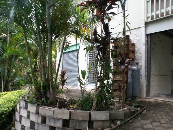 LOADS OF ROOM AND AT THE END OF A CUL-DE-SAC Picture 3