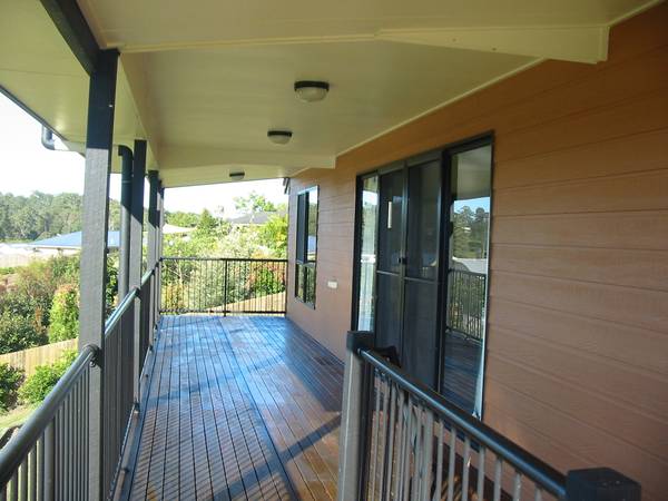 OPEN PLAN LIVING WITH VIEWS - PETS OK!!! Picture 2