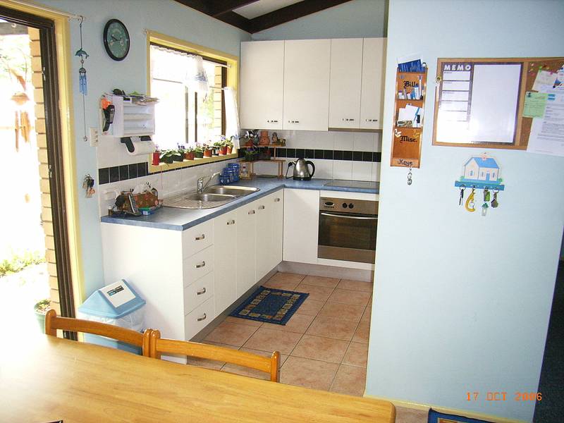 Lowset brick home in prime location.... Picture 3