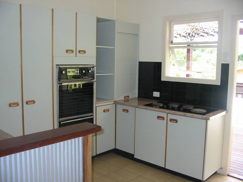 CLOSE TO TOWN Picture