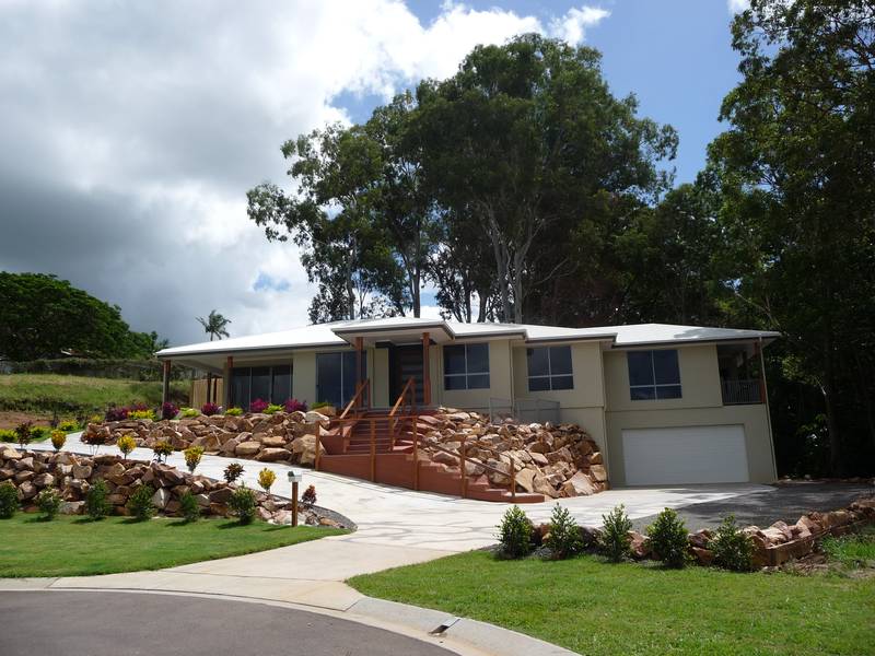 ABSOLUTELY EXECUTIVE IN DRESS CIRCLE Picture 1