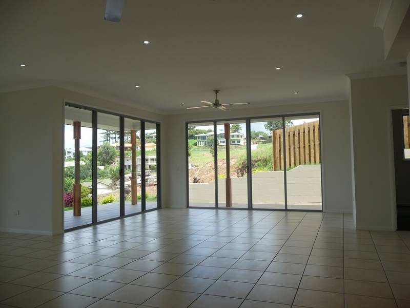 ABSOLUTELY EXECUTIVE IN DRESS CIRCLE Picture 2